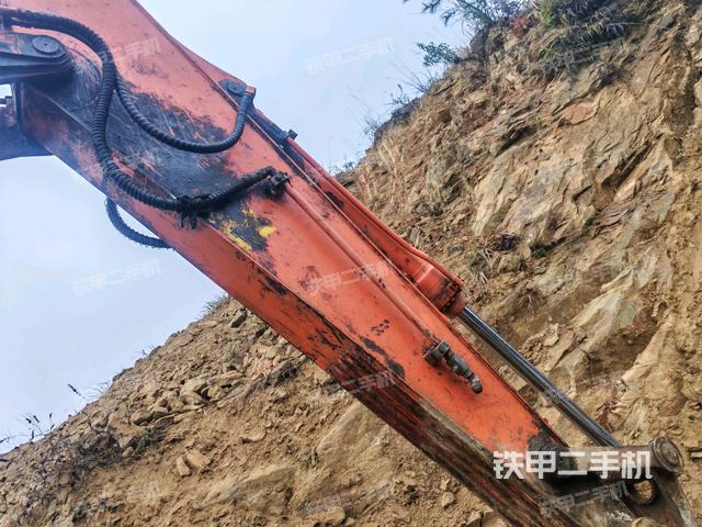 小臂整體左后(工作和回轉裝置) 小臂整體左后(工作和回轉裝置)