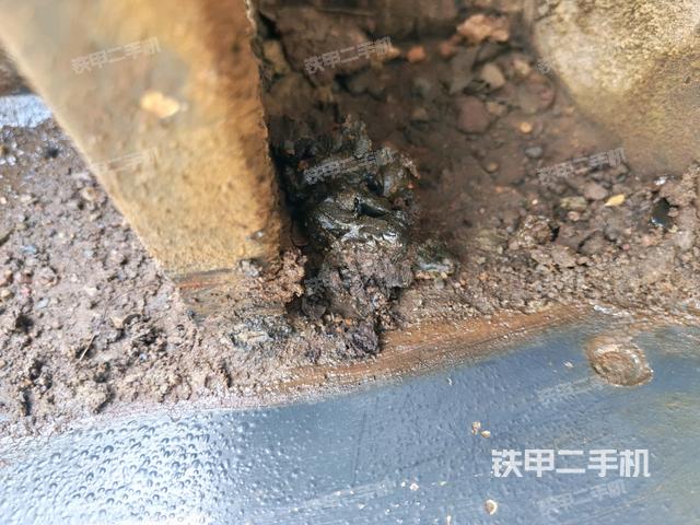 轉(zhuǎn)盤和下車架正前（工作和回轉(zhuǎn)裝置）