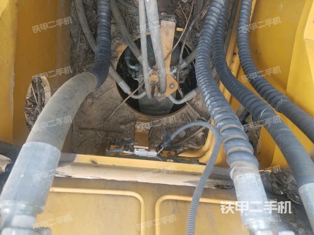 中央回轉(zhuǎn)接頭特寫（上車部件）