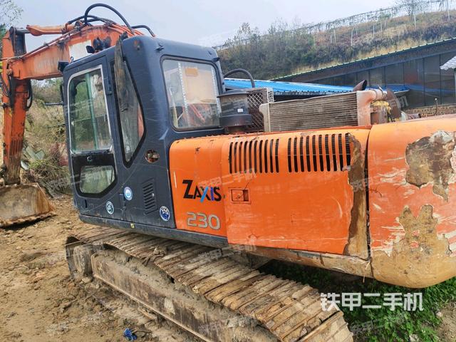 后窗玻璃角標(駕駛室部分) 后窗玻璃角標(駕駛室部分)