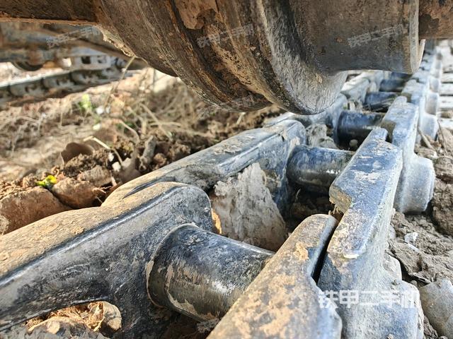 右驅(qū)動輪（行走機(jī)構(gòu)）