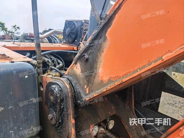 大臂根部?斜視(工作和回轉裝置) 大臂根部?斜視(工作和回轉裝置)