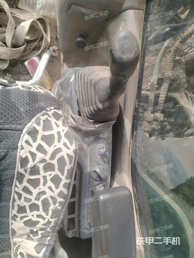 座椅右側控制臺/鑰匙門/油門/含右手柄（駕駛室部分）