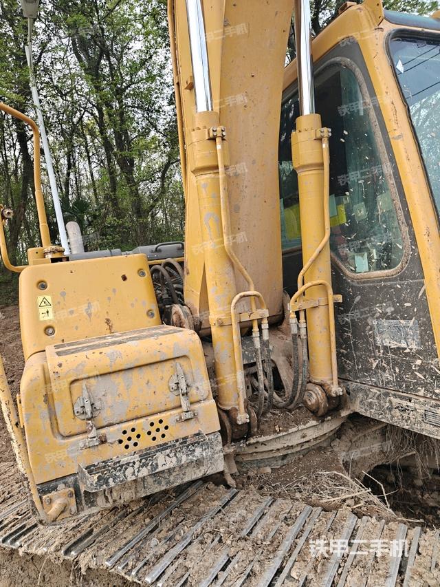 鏟斗右后整體（工作和回轉(zhuǎn)裝置）