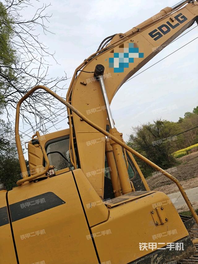 大臂油缸整體?豎拍（工作和回轉(zhuǎn)裝置）