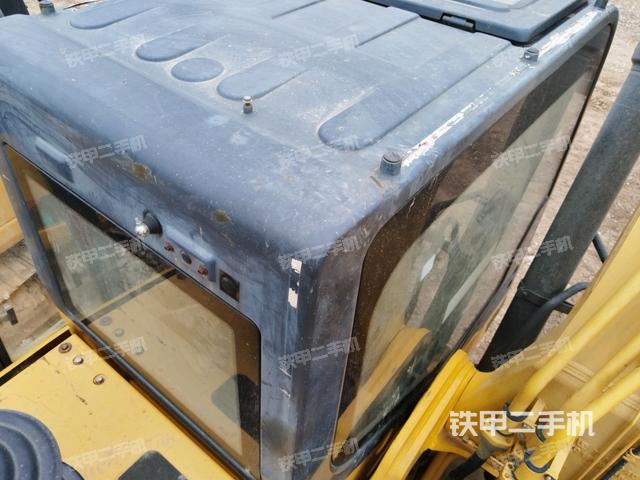 駕駛室頂部(整機外觀) 駕駛室頂部(整機外觀)