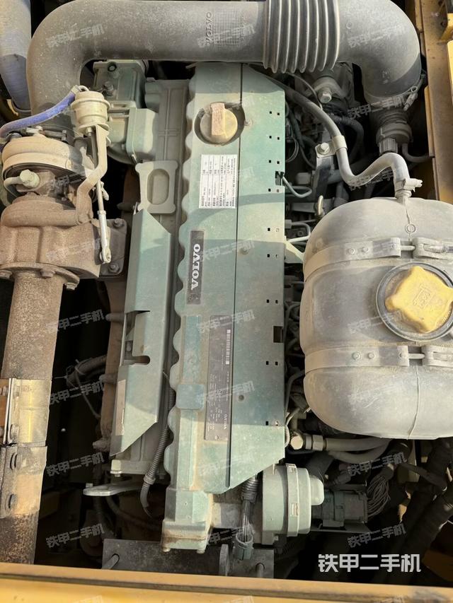 發(fā)動機整體俯視(整機外觀) 發(fā)動機整體俯視(整機外觀)