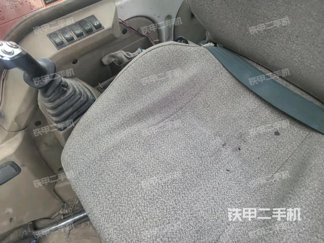 座椅左側(cè)控制臺/音響/含左手柄(駕駛室部分) 座椅左側(cè)控制臺/音響/含左手柄(駕駛室部分)