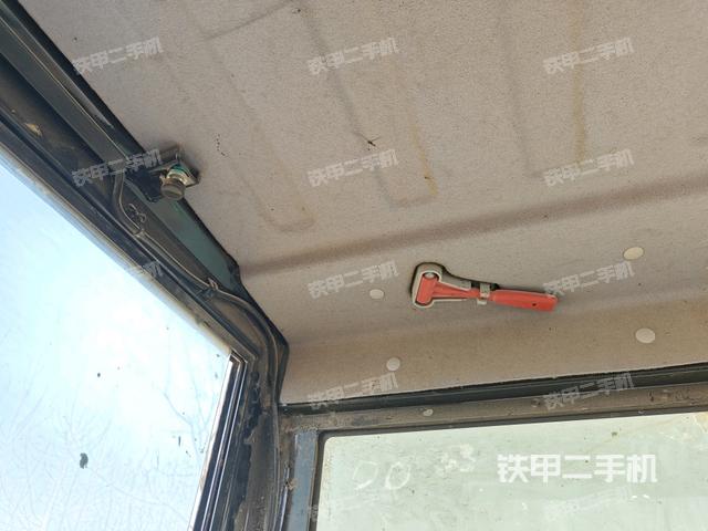 座椅左側(cè)控制臺/音響/含左手柄（駕駛室部分）