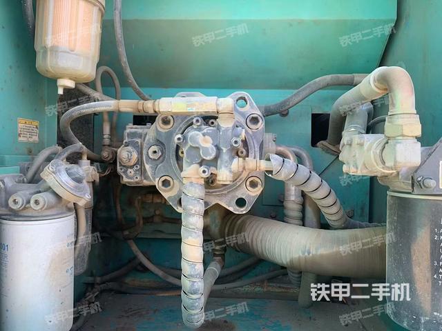 液壓泵艙室正面整體(整機外觀) 液壓泵艙室正面整體(整機外觀)