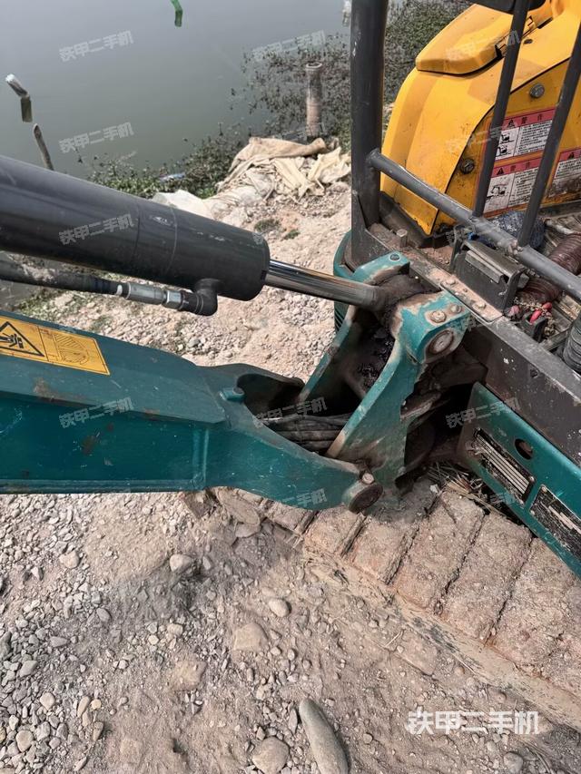 大臂根部?斜（工作和回轉(zhuǎn)裝置）