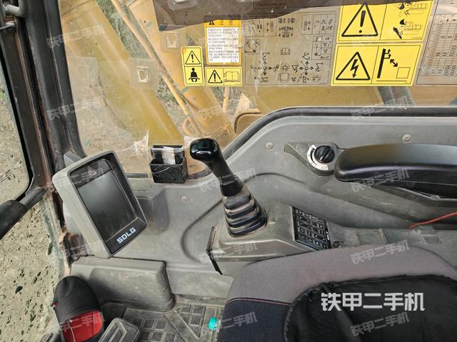 座椅左側(cè)控制臺/音響/含左手柄（駕駛室部分）