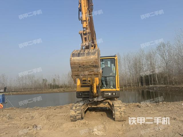 轉(zhuǎn)盤(pán)和下車(chē)架正前(工作和回轉(zhuǎn)裝置) 轉(zhuǎn)盤(pán)和下車(chē)架正前(工作和回轉(zhuǎn)裝置)