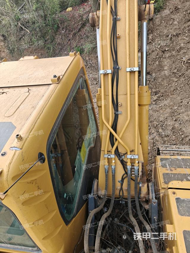 大臂背部俯視（工作和回轉(zhuǎn)裝置）