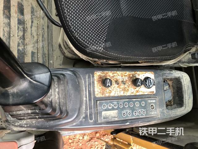 座椅左側(cè)控制臺/音響/含左手柄（駕駛室部分）