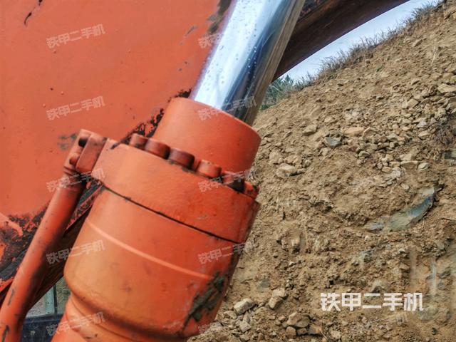 轉盤和下車架正前(工作和回轉裝置) 轉盤和下車架正前(工作和回轉裝置)