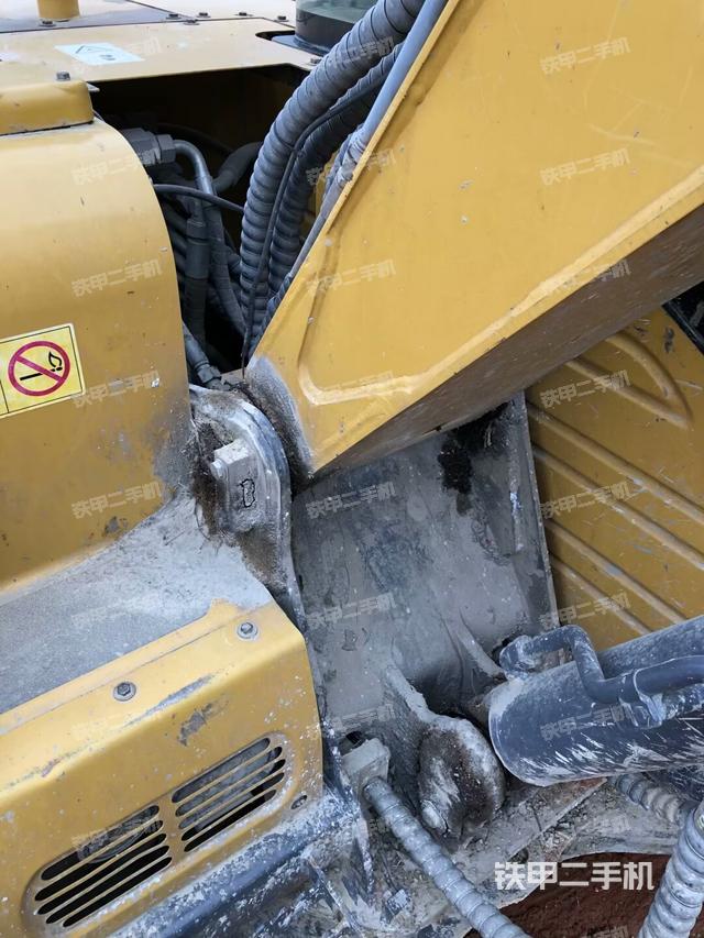 大臂根部?斜（工作和回轉(zhuǎn)裝置）