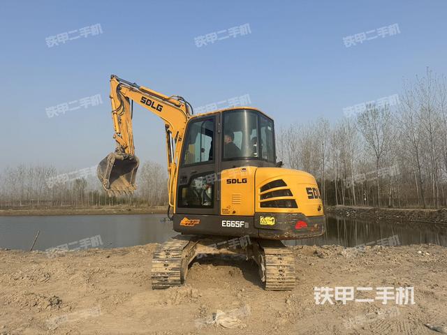 左后45(整機(jī)外觀) 左后45(整機(jī)外觀)
