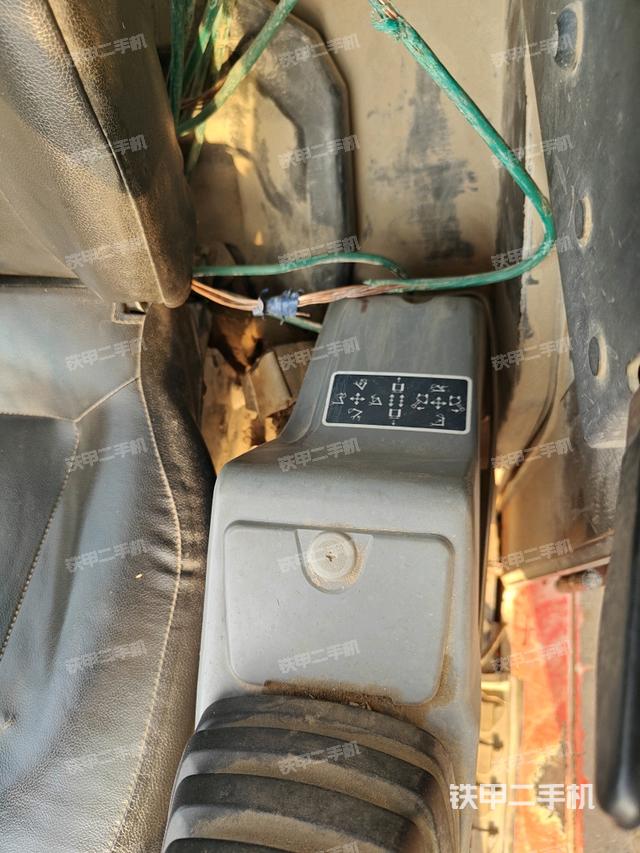 座椅左側(cè)控制臺(tái)/音響/含左手柄（駕駛室部分）