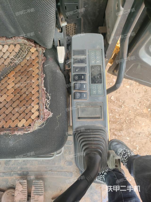 座椅左側(cè)控制臺(tái)/音響/含左手柄（駕駛室部分）