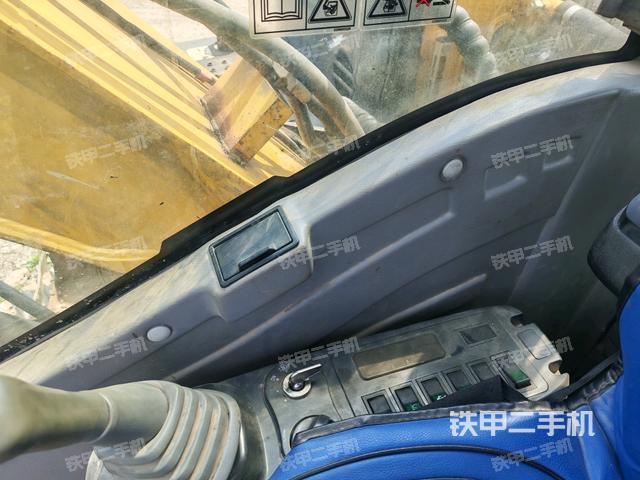 座椅右側(cè)控制臺(tái)/鑰匙門/油門/含右手柄（駕駛室部分）