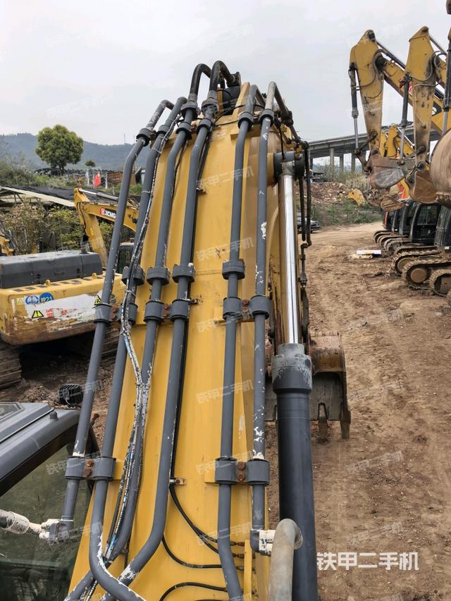 大臂背部俯視（工作和回轉(zhuǎn)裝置）