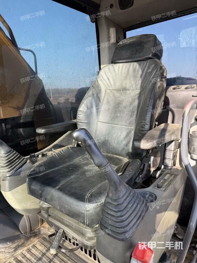 駕駛室整體(整機外觀) 駕駛室整體(整機外觀)