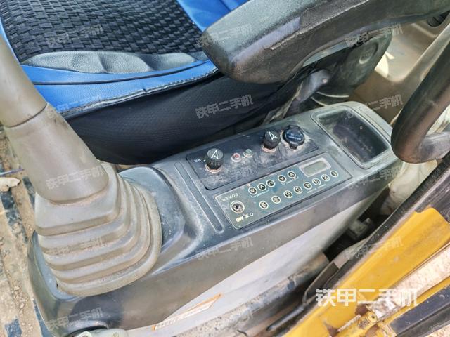 座椅左側(cè)控制臺(tái)/音響/含左手柄（駕駛室部分）