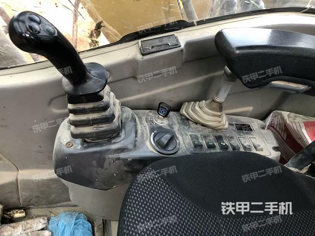 座椅右側(cè)控制臺/鑰匙門/油門/含右手柄（駕駛室部分）