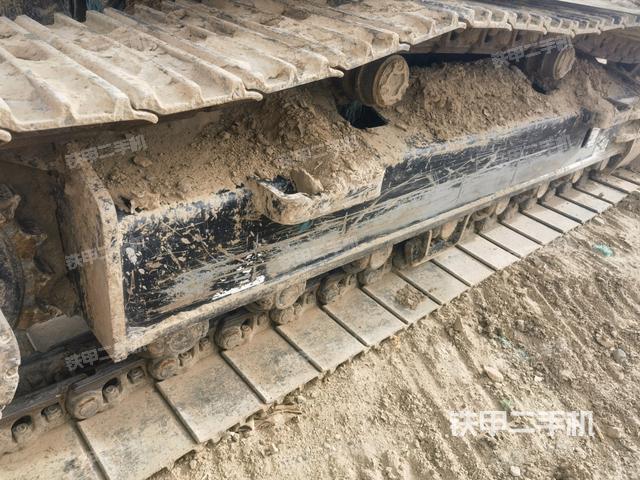 單側(cè)履帶整體(整機(jī)外觀) 單側(cè)履帶整體(整機(jī)外觀)