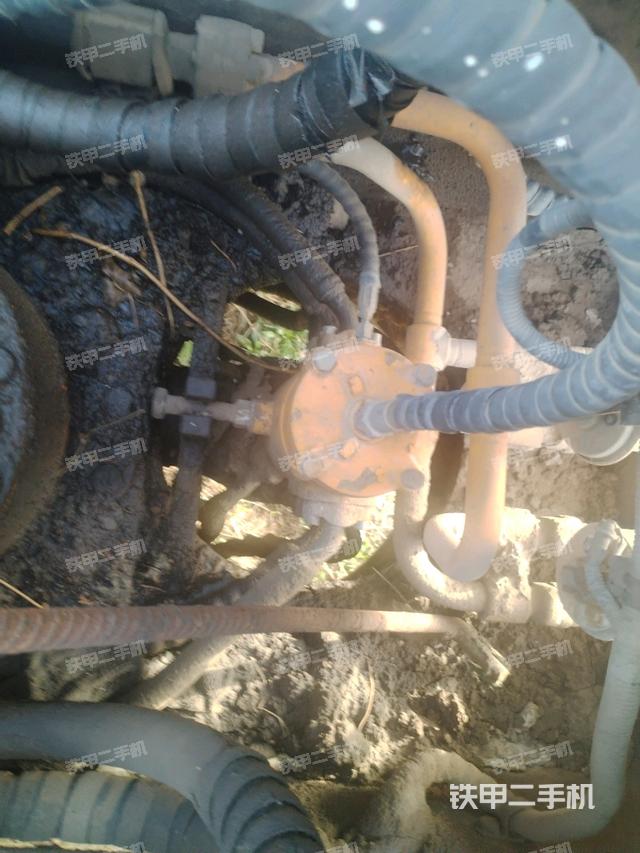 中央回轉接頭特寫（上車部件）