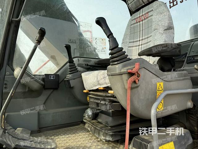 駕駛室整體(整機外觀) 駕駛室整體(整機外觀)