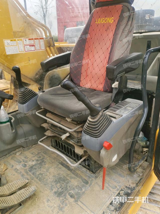 座椅左側(cè)控制臺/音響/含左手柄（駕駛室部分）