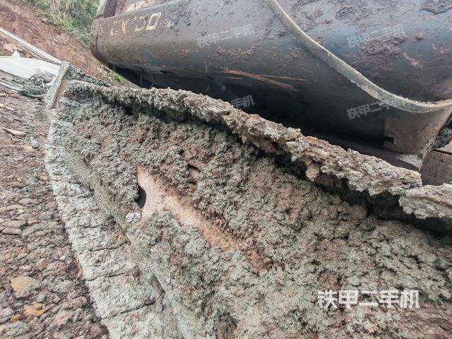 右驅(qū)動輪（行走機(jī)構(gòu)）