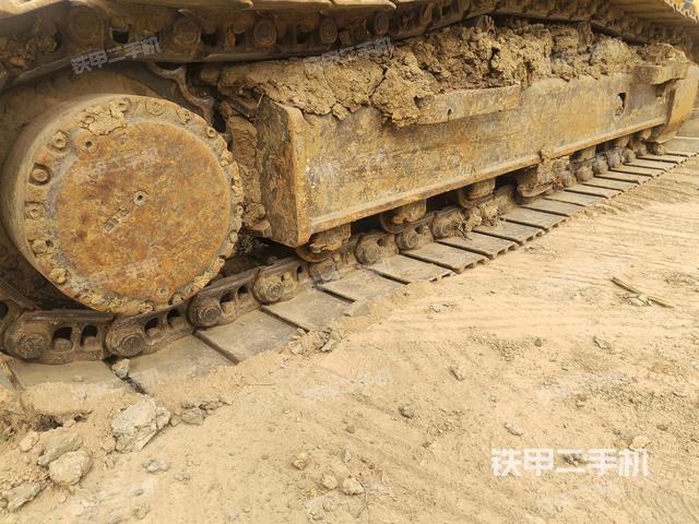 右驅(qū)動輪（行走機構(gòu)）