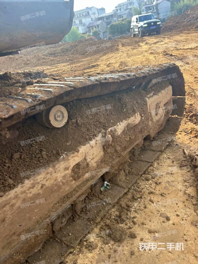 左側(cè)履帶整體?（行走機(jī)構(gòu)）