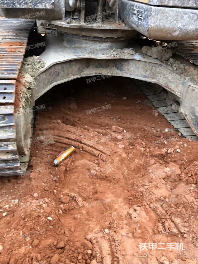 轉(zhuǎn)盤和下車架正前（工作和回轉(zhuǎn)裝置）