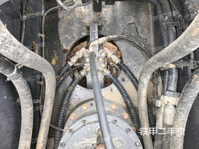 回轉(zhuǎn)馬達（上車部件）