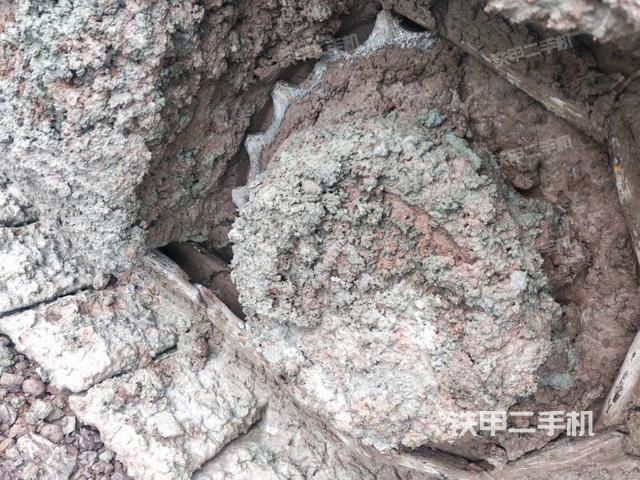 左驅(qū)動輪（行走機(jī)構(gòu)）