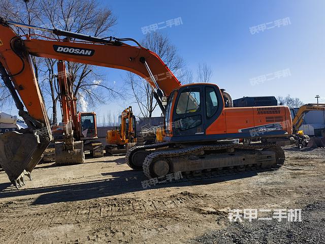 驾驶室整体（整机外观）