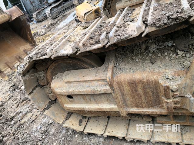 左側(cè)履帶整體?(行走機(jī)構(gòu)) 左側(cè)履帶整體?(行走機(jī)構(gòu))