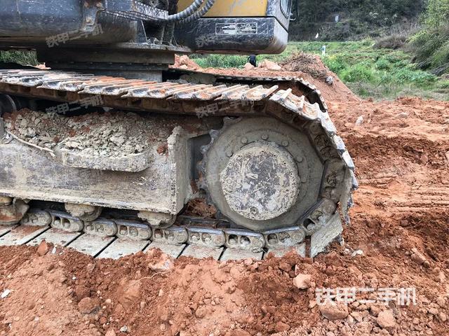 右驅(qū)動輪（行走機(jī)構(gòu)）