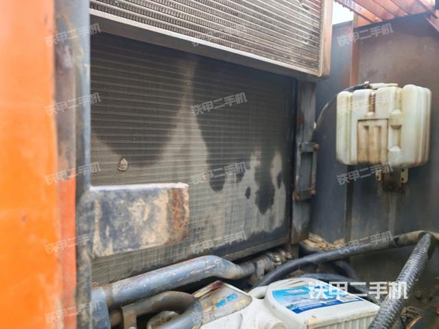 散熱器正面(大件艙室) 散熱器正面(大件艙室)