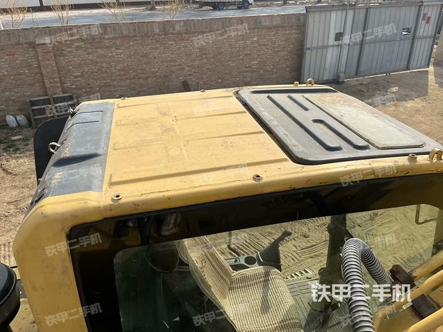 駕駛室頂部(整機外觀) 駕駛室頂部(整機外觀)