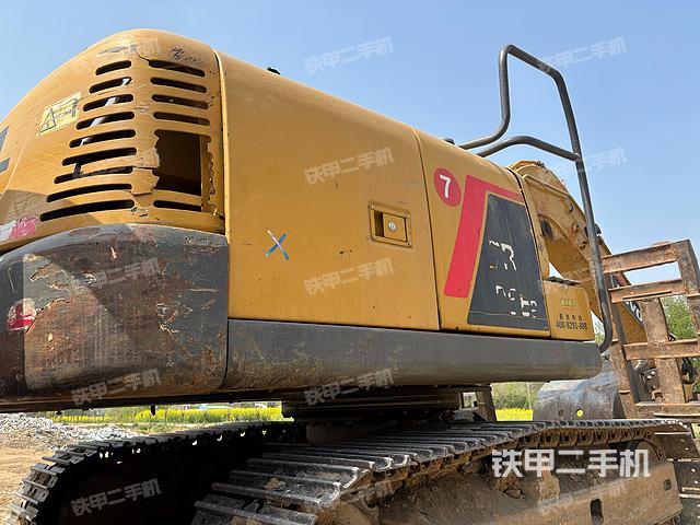 駕駛室頂部(整機外觀) 駕駛室頂部(整機外觀)