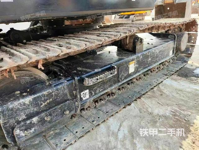 單側(cè)履帶整體（整機(jī)外觀）