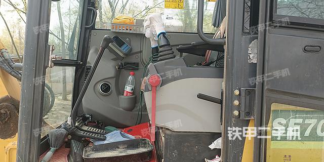 駕駛室整體(整機外觀) 駕駛室整體(整機外觀)
