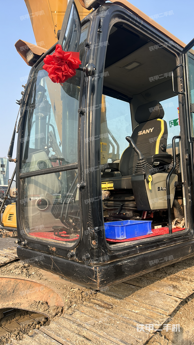 駕駛室整體（整機(jī)外觀）