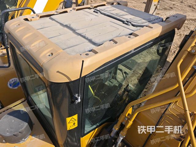 駕駛室頂部(整機外觀) 駕駛室頂部(整機外觀)