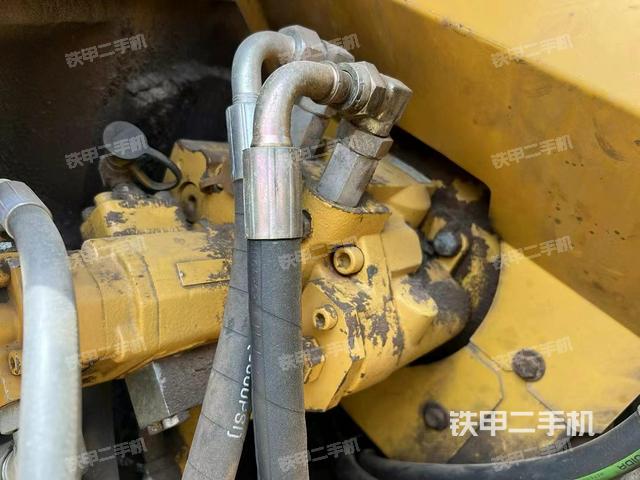 液壓泵艙室正面整體（整機(jī)外觀）